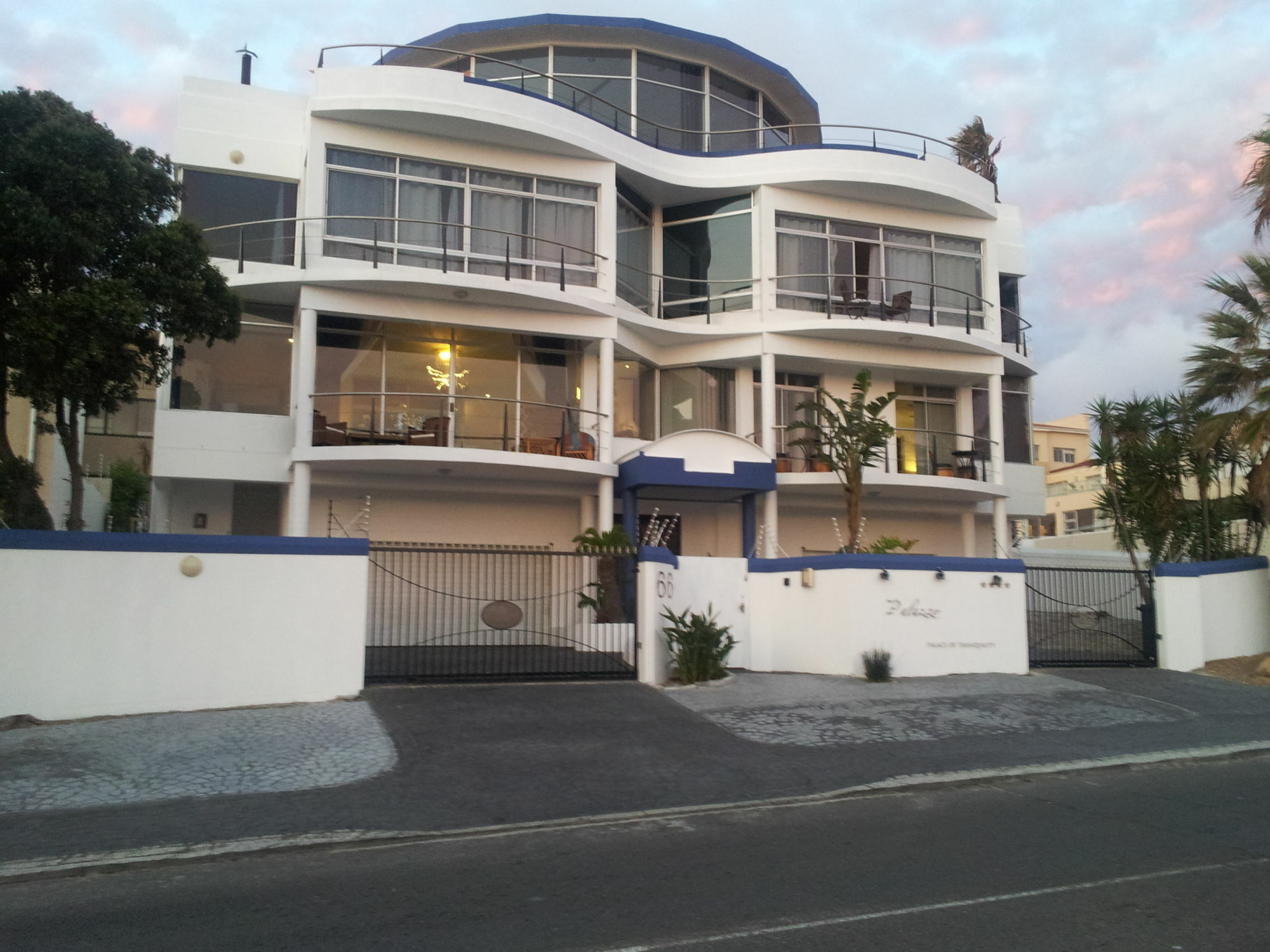 Bread & Barrel Palazzo Blouberg Hotel Bloubergstrand Exterior photo